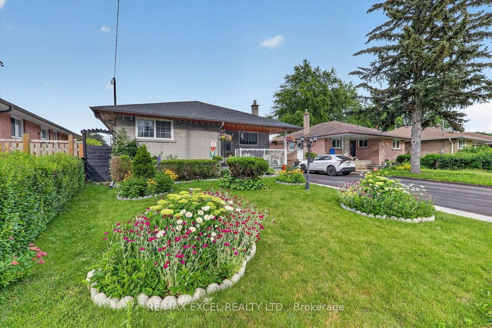 62 Sundance Crescent • Toronto, ON photo 2