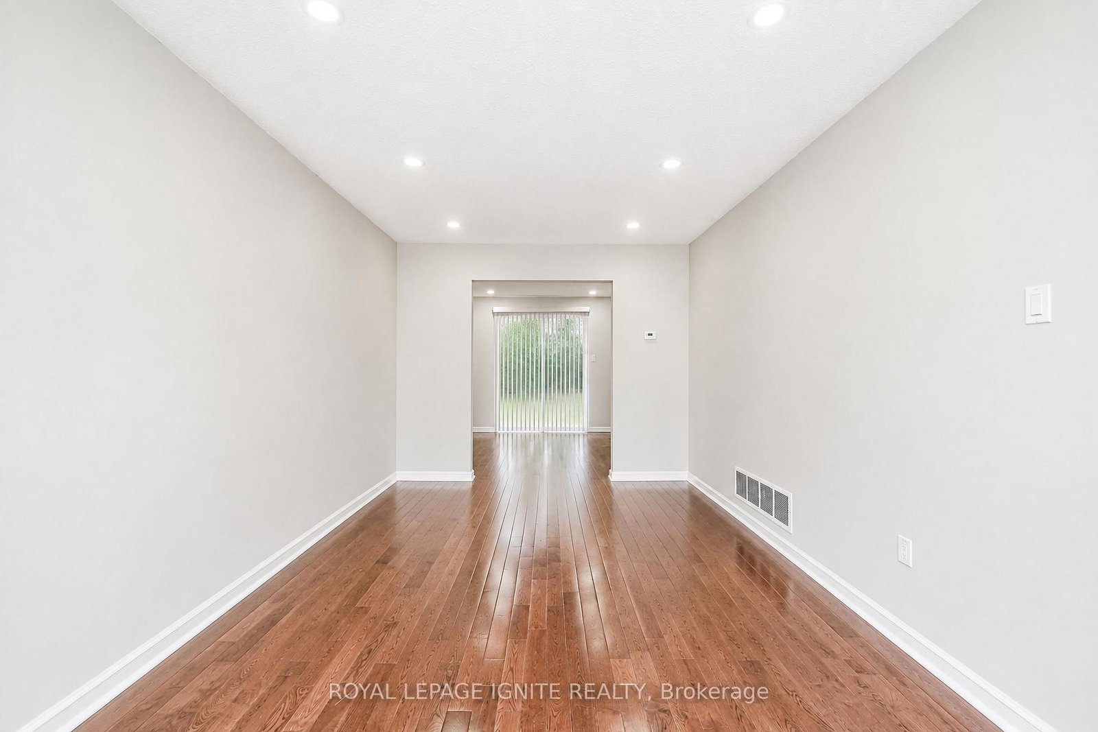 21 Halfmoon Square • Toronto, ON photo 8