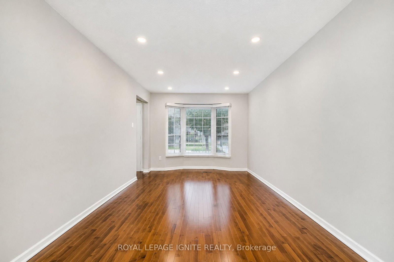 21 Halfmoon Square • Toronto, ON photo 9
