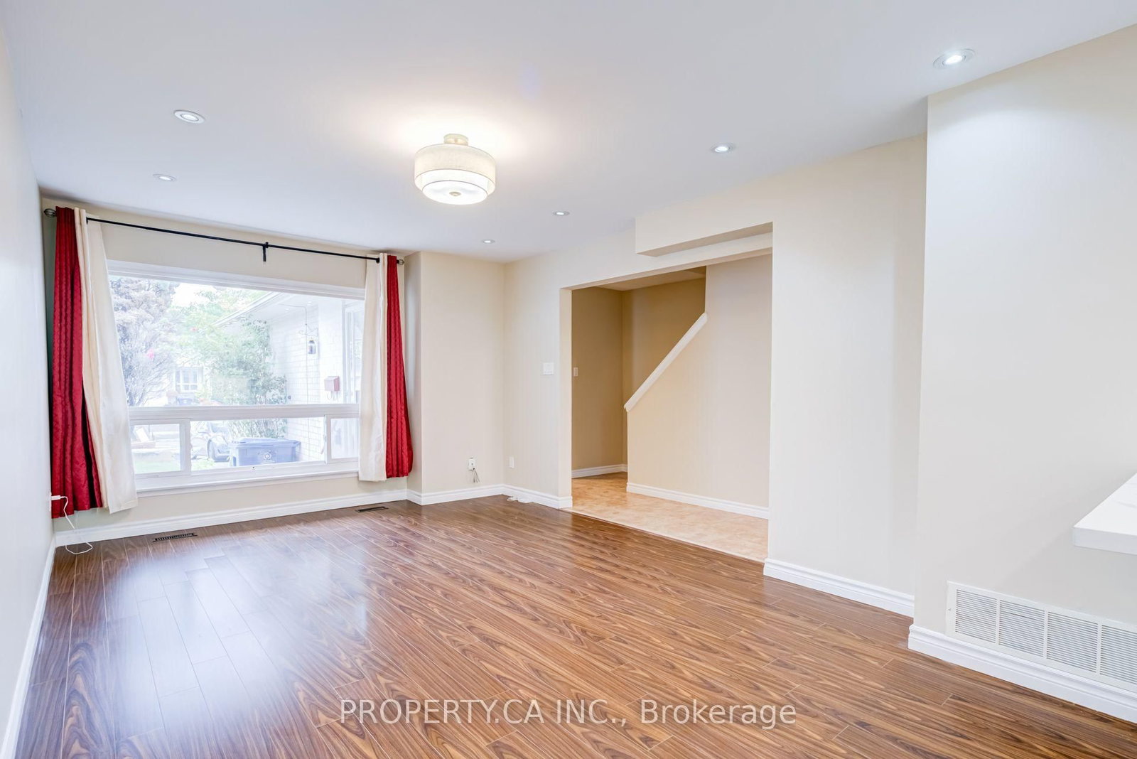 49 Whiteleas Avenue • Toronto, ON photo 10