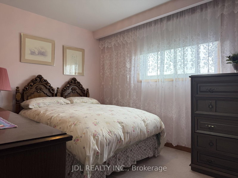 Room - 28 Orangewood Crescent
