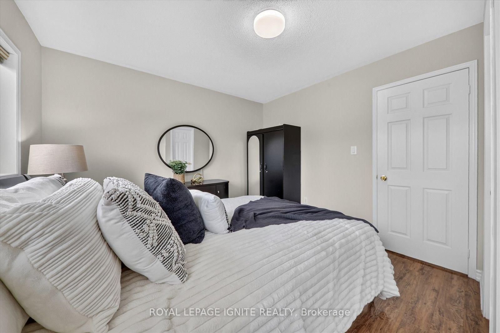 135 Conn Smythe Drive • Toronto, ON photo 18