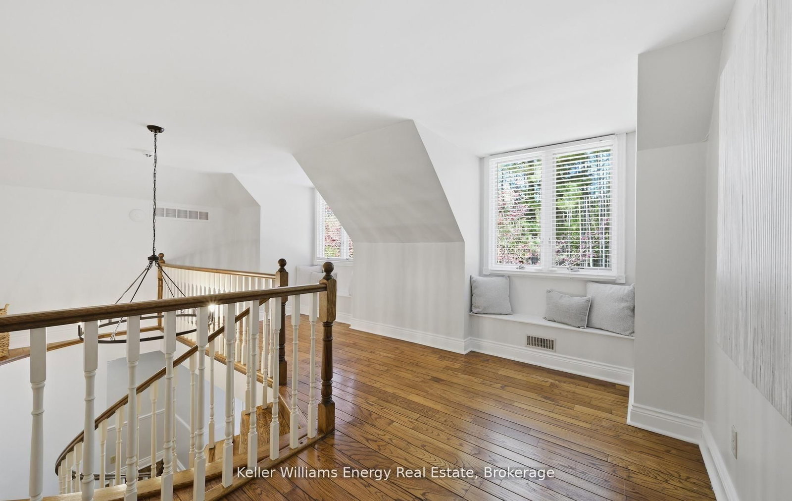 7925 Cedarbrook Trail • Whitby, ON photo 24