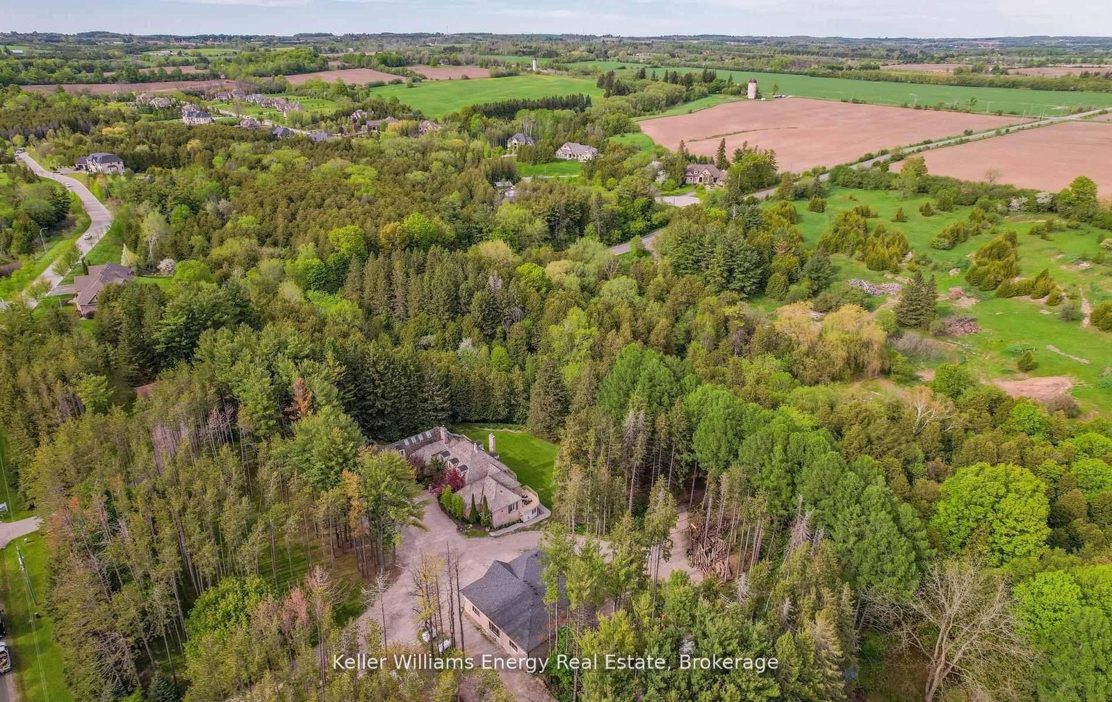 7925 Cedarbrook Trail • Whitby, ON photo 4