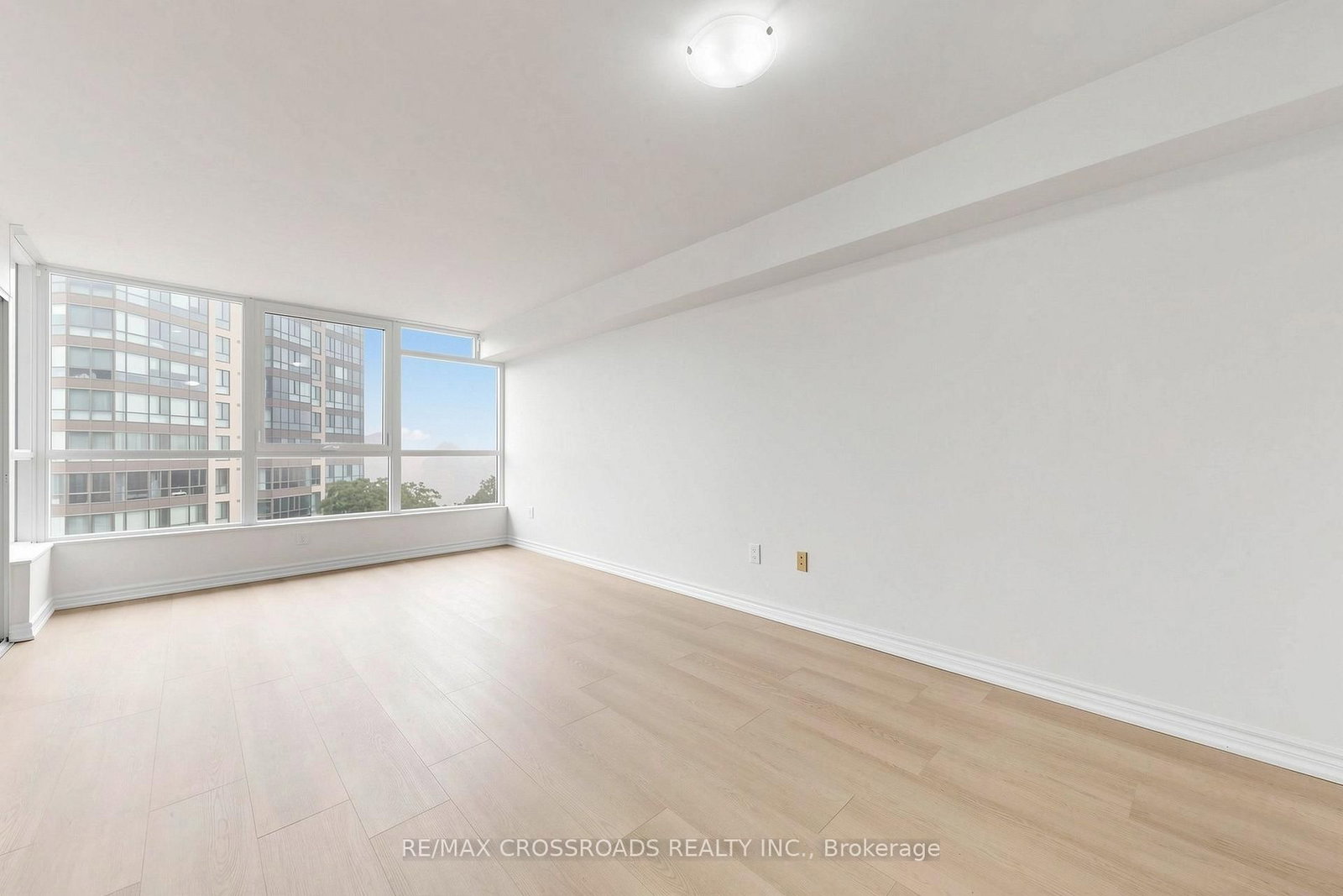 3233 Eglinton Avenue E • #511 • Toronto, ON photo 11