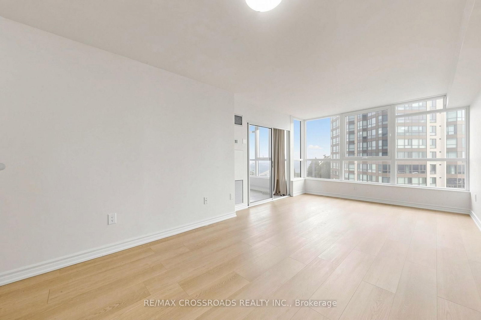 3233 Eglinton Avenue E • #511 • Toronto, ON photo 9