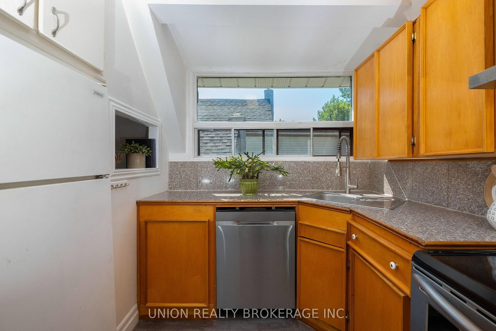 394 Coxwell Avenue • Toronto, ON photo 10