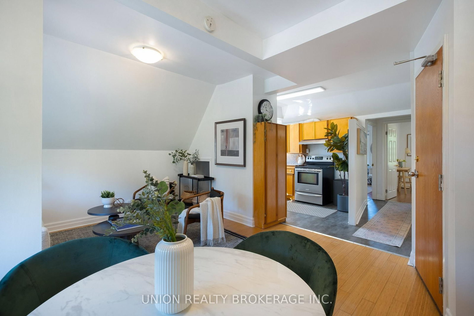 394 Coxwell Avenue • Toronto, ON photo 6
