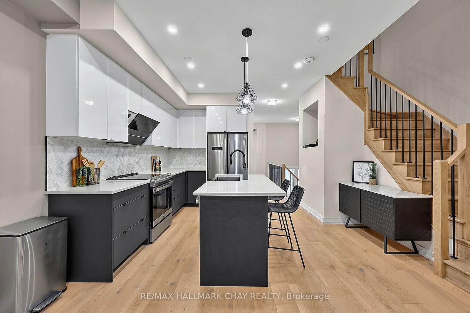 2526 Castlegate Crossing • Pickering, ON photo 9