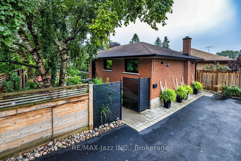 1085 Willowdale Avenue