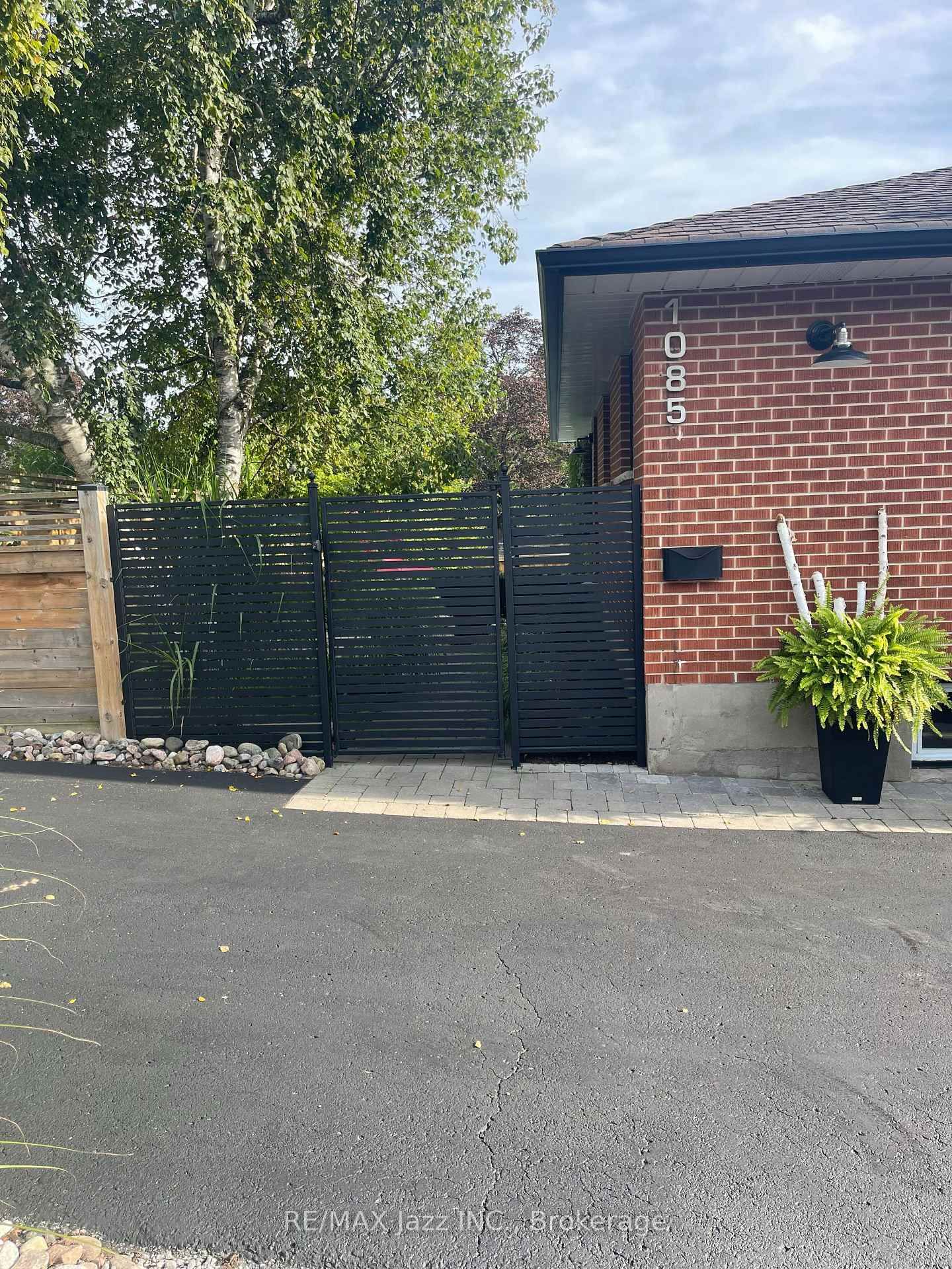 1085 Willowdale Avenue • Oshawa, ON photo 4