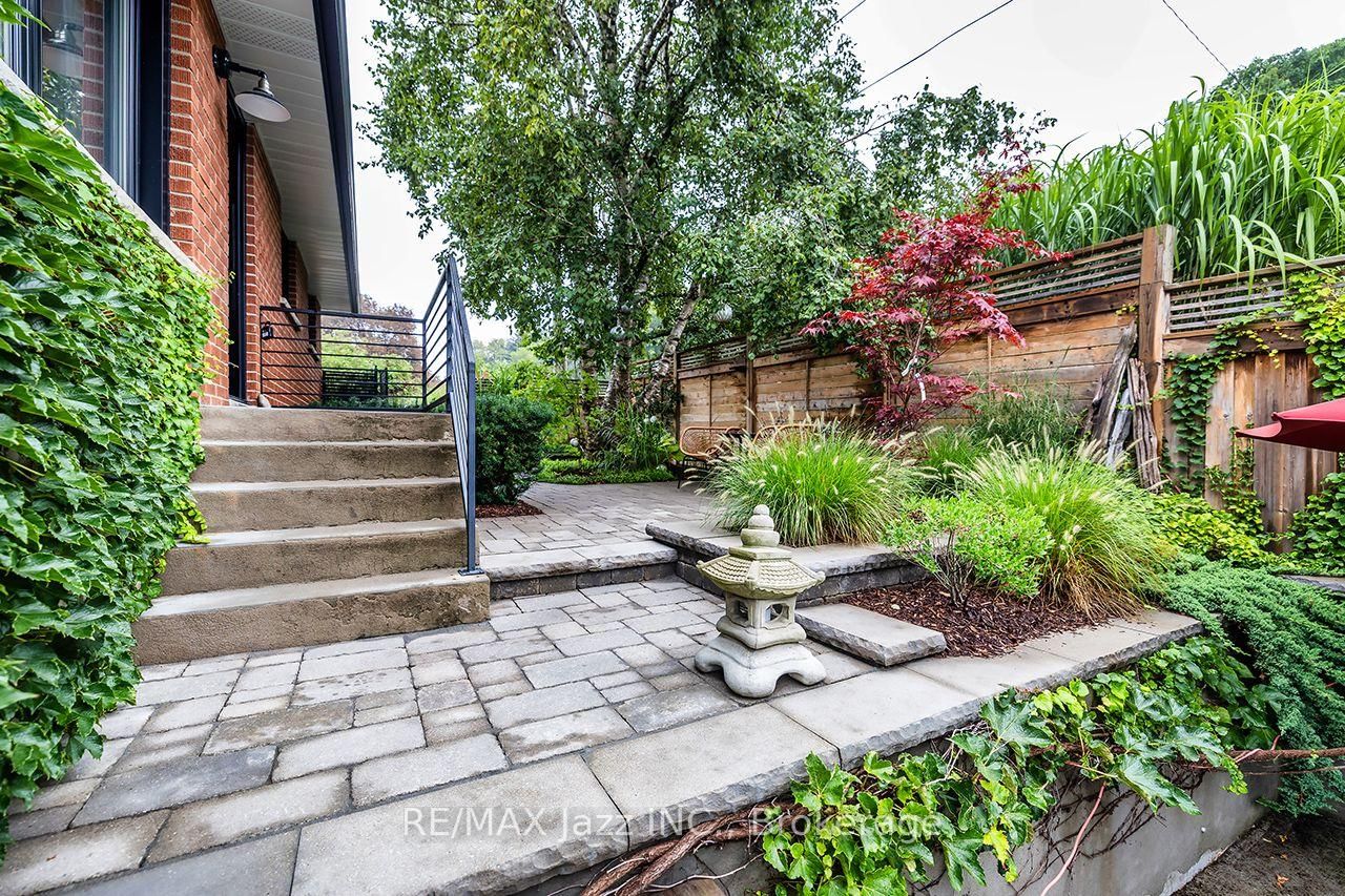 1085 Willowdale Avenue • Oshawa, ON photo 5