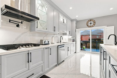 1677 Frederick Mason Drive • Oshawa, ON photo 5