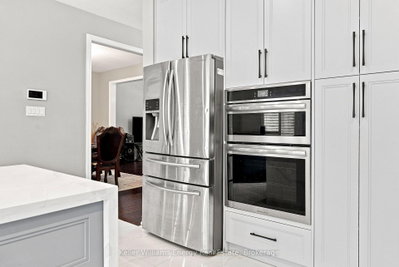 1677 Frederick Mason Drive • Oshawa, ON photo 8
