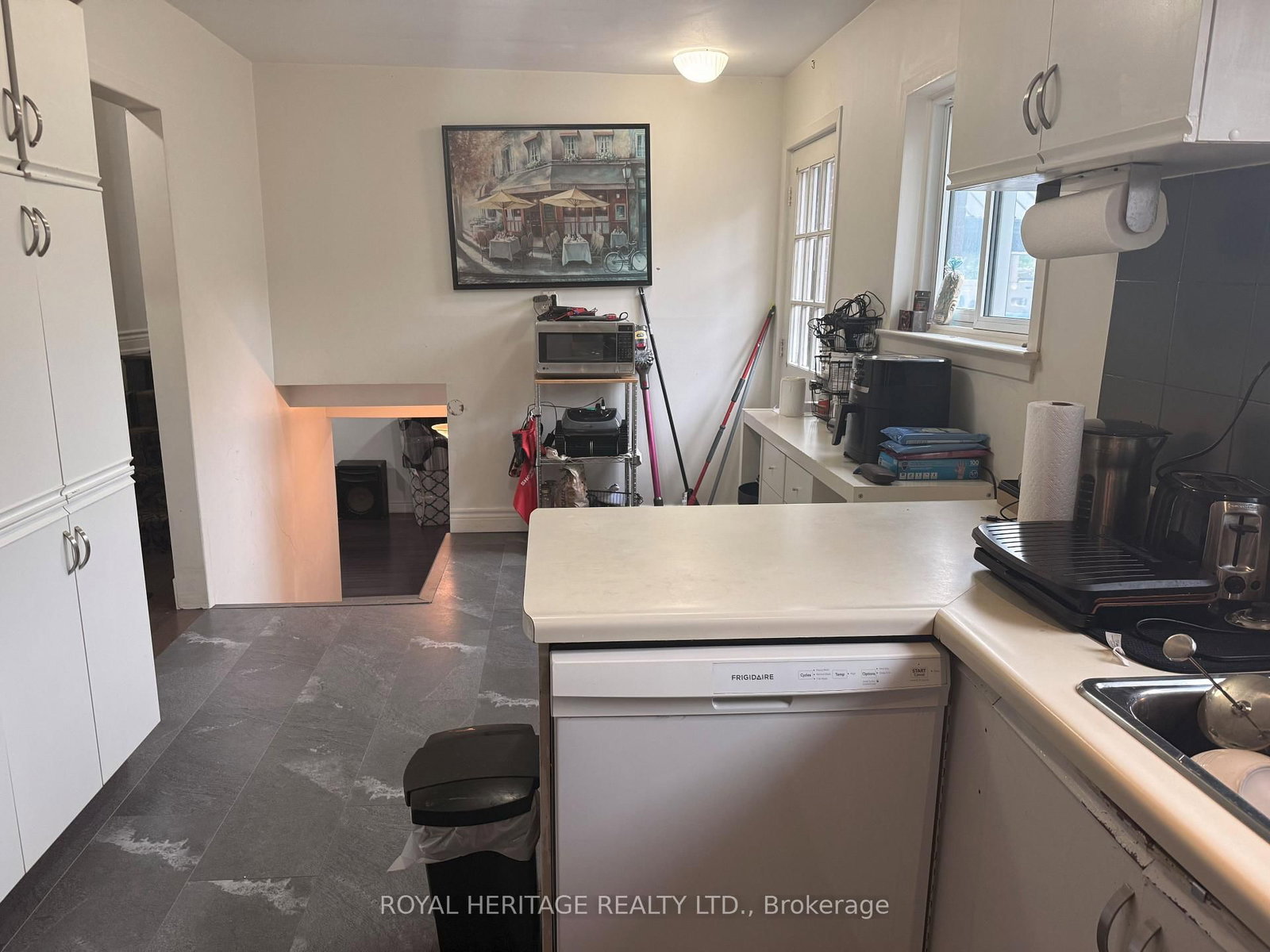 1402 Fordon Avenue • Pickering, ON photo 2