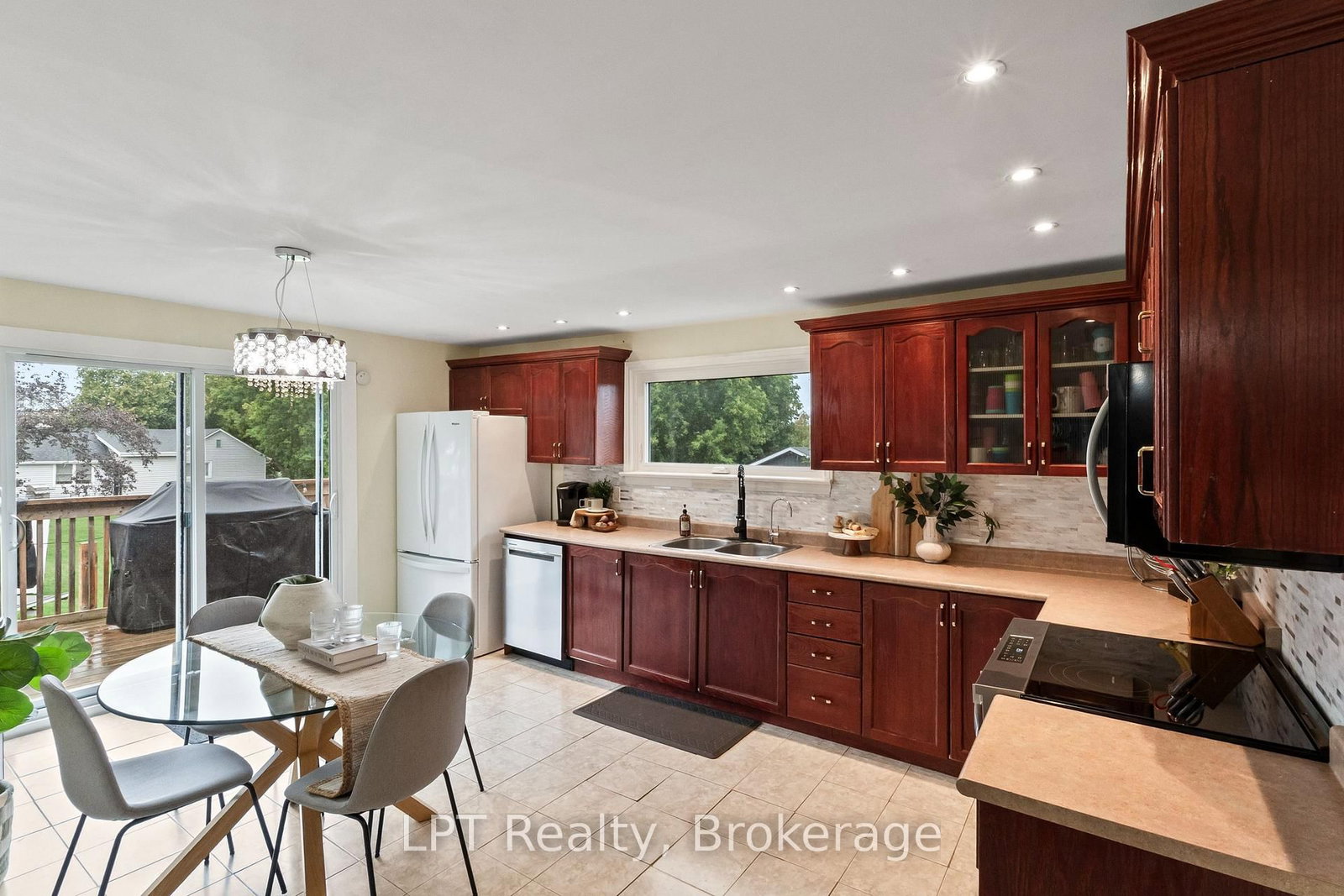 9 Lakeview Avenue • Scugog, ON photo 13
