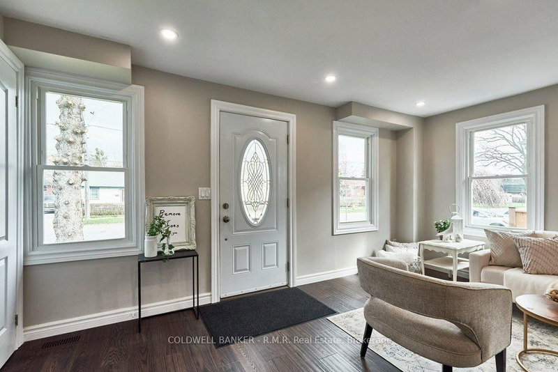 63 Orchard View Boulevard