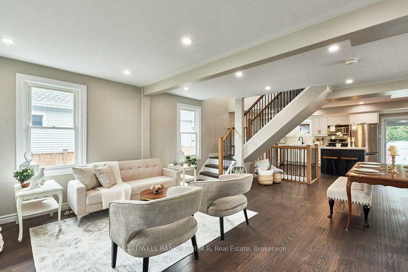 63 Orchard View Boulevard
