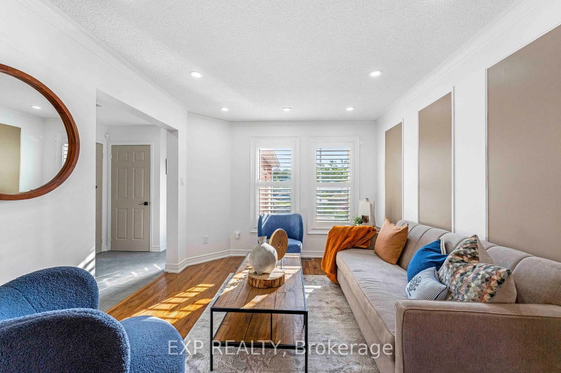 UPPER - 42 Fieldnest Crescent