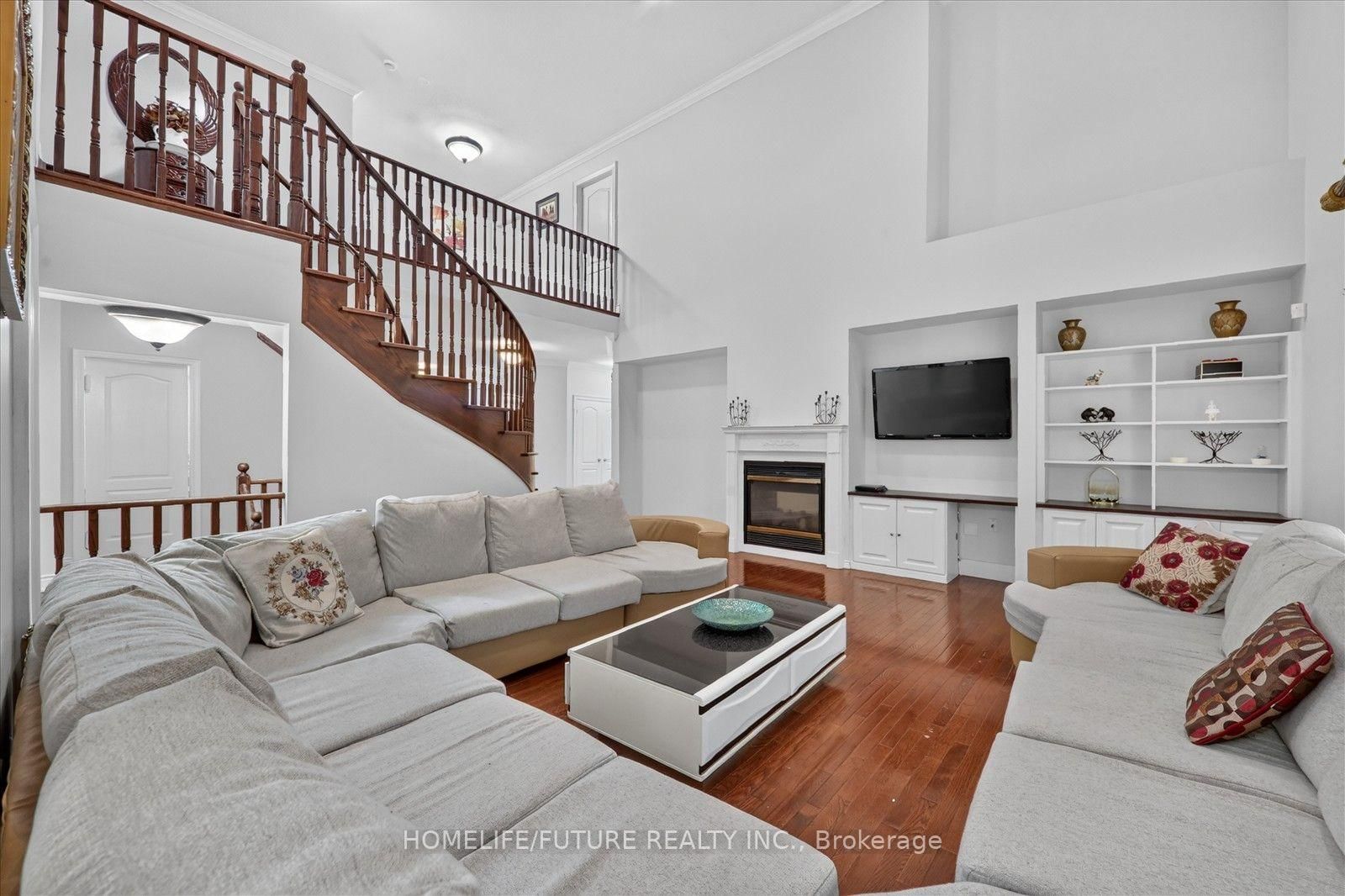 6 Dolby Crescent • Ajax, ON photo 10