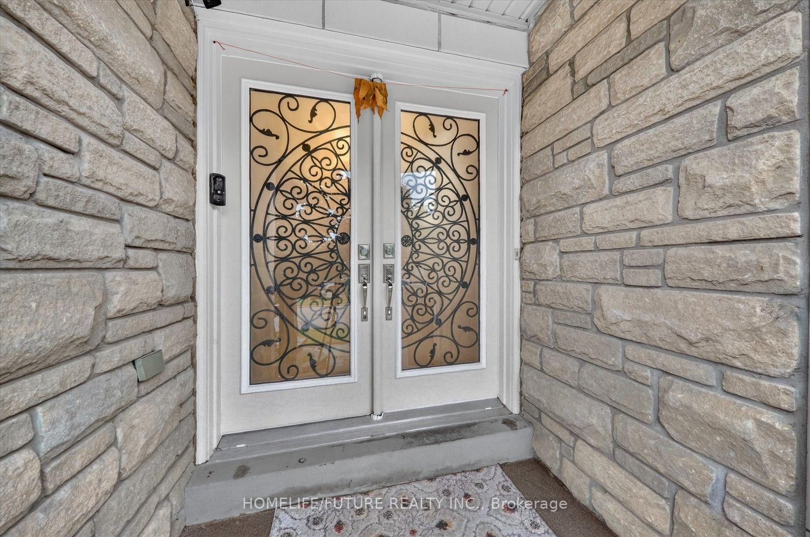 6 Dolby Crescent • Ajax, ON photo 3