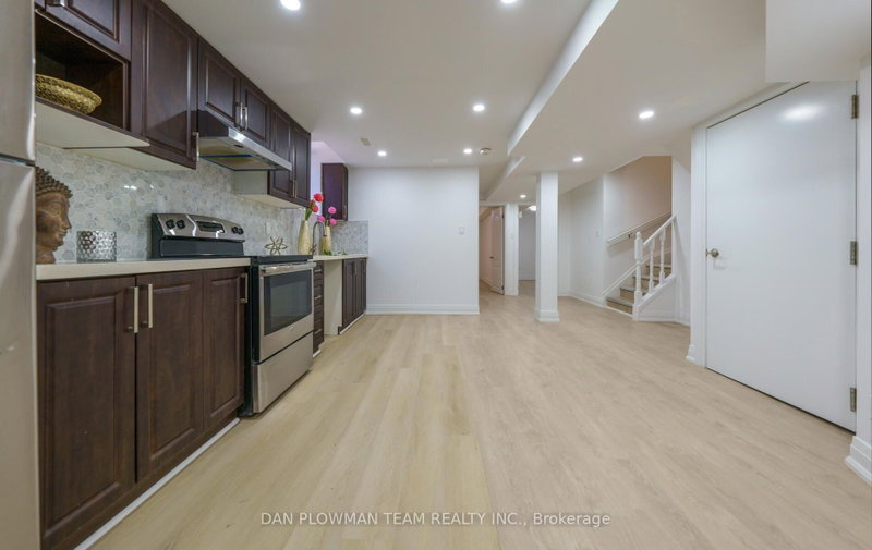 10 Pardon Avenue