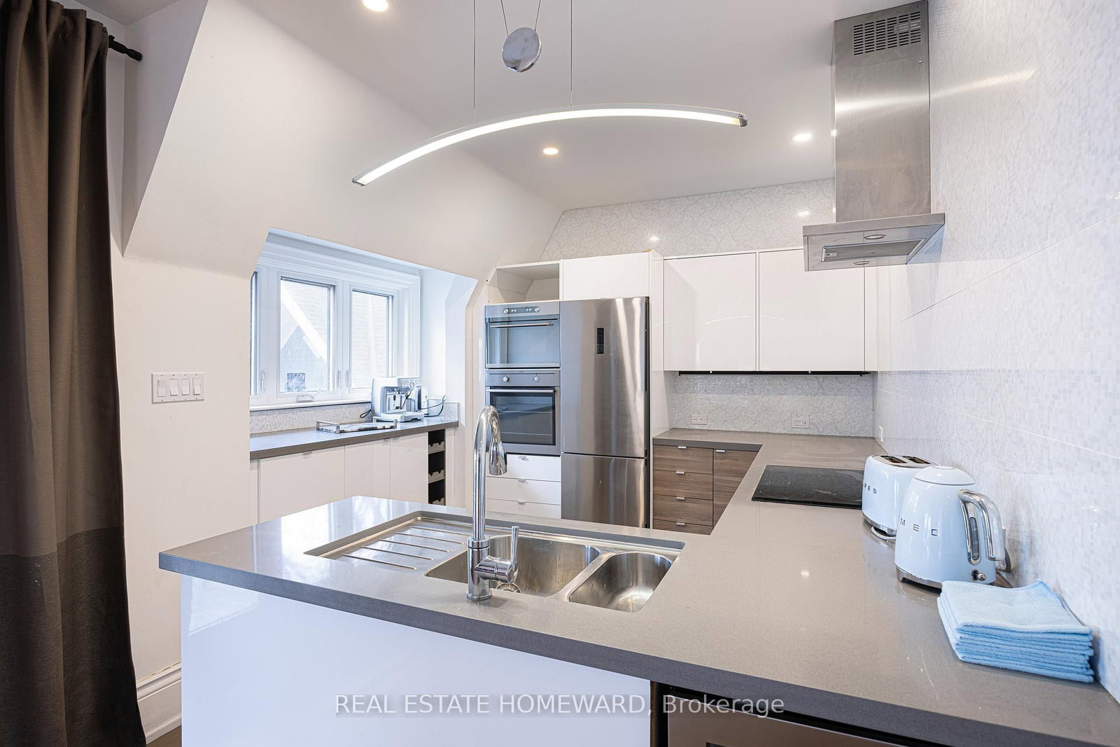 3025 Queen Street E • Toronto, ON photo 18