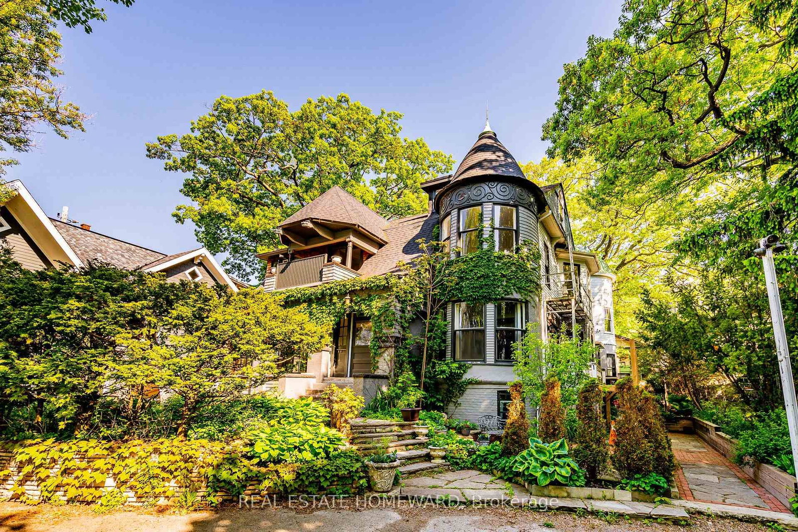 3025 Queen Street E • Toronto, ON photo 2