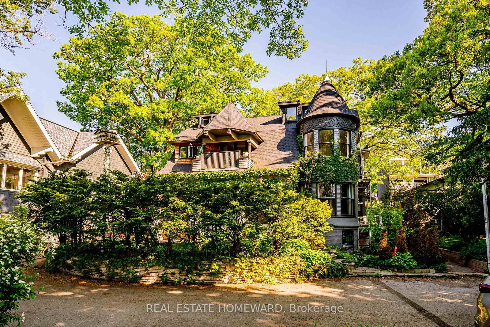 3025 Queen Street E • Toronto, ON photo 3