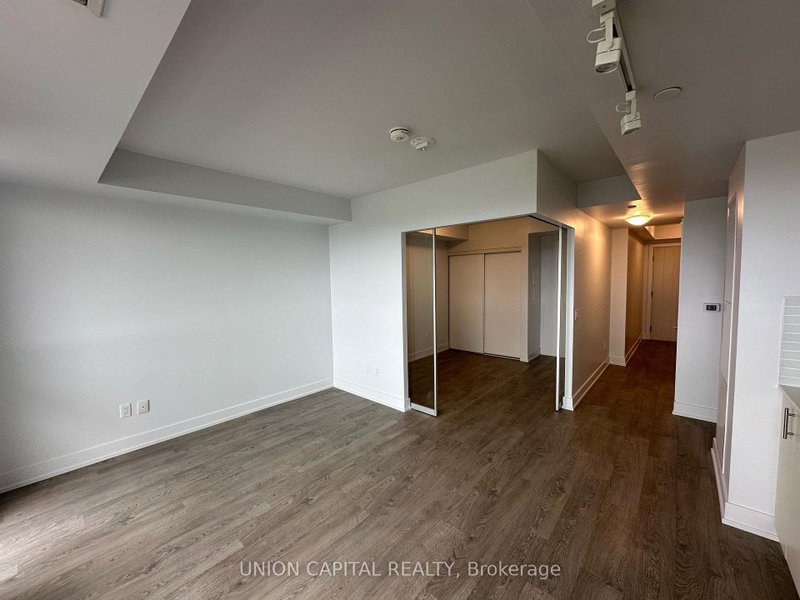 2221 - 2550 Simcoe Street N
