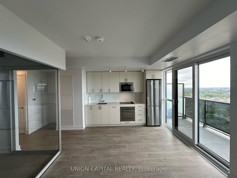 2221 - 2550 Simcoe Street N