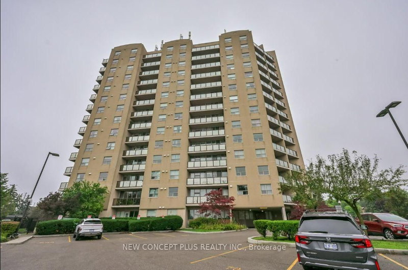 301 - 2 Westney Road N
