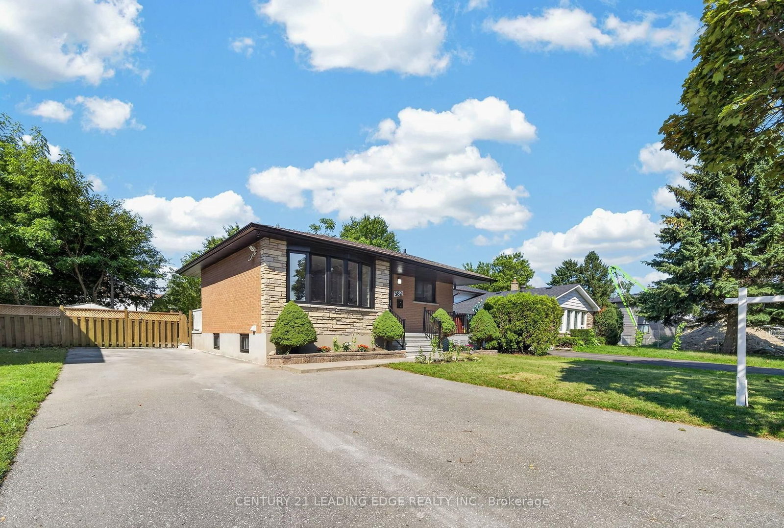 382 Fairlawn Street • Oshawa, ON photo 1