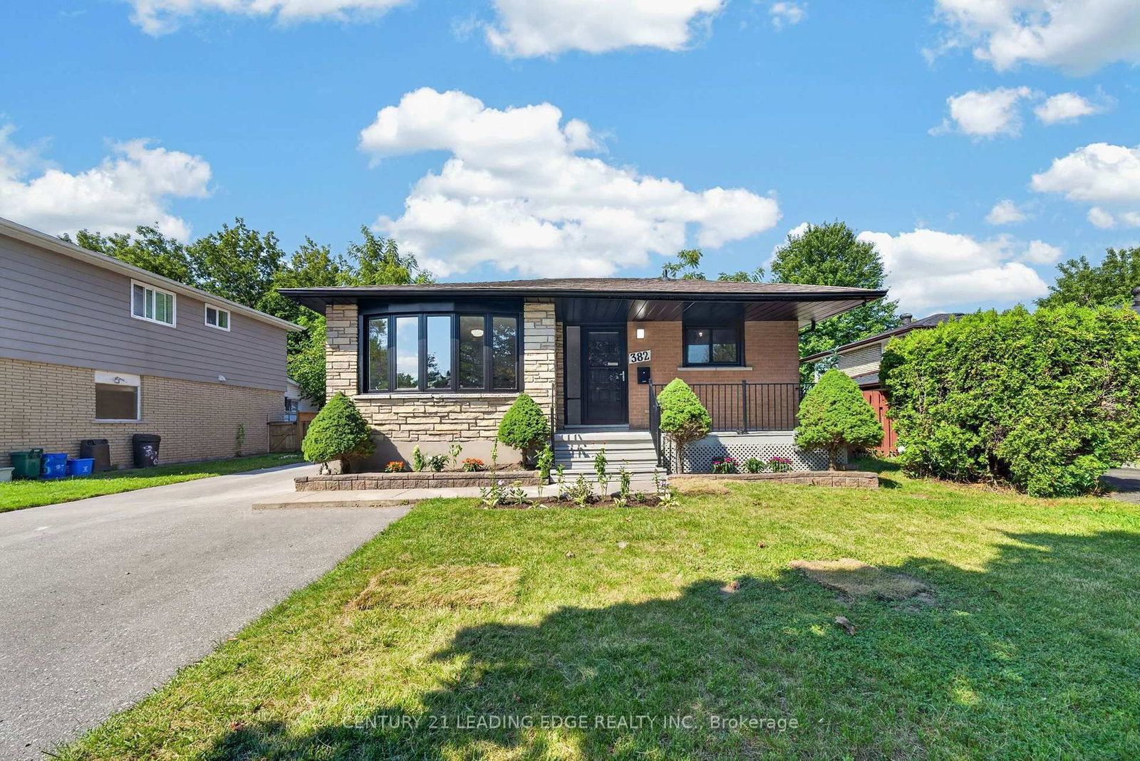 382 Fairlawn Street • Oshawa, ON photo 2