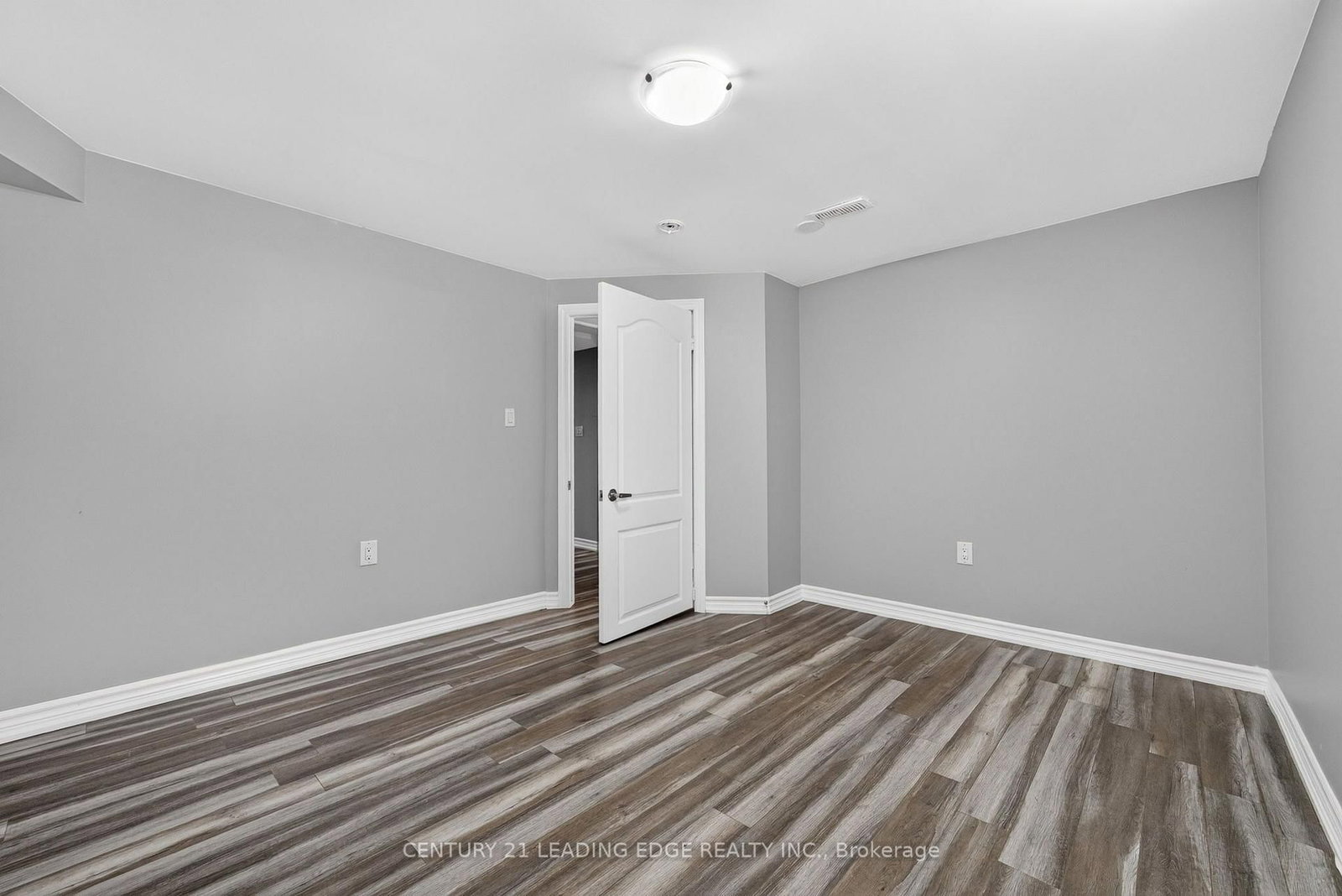 382 Fairlawn Street • Oshawa, ON photo 39