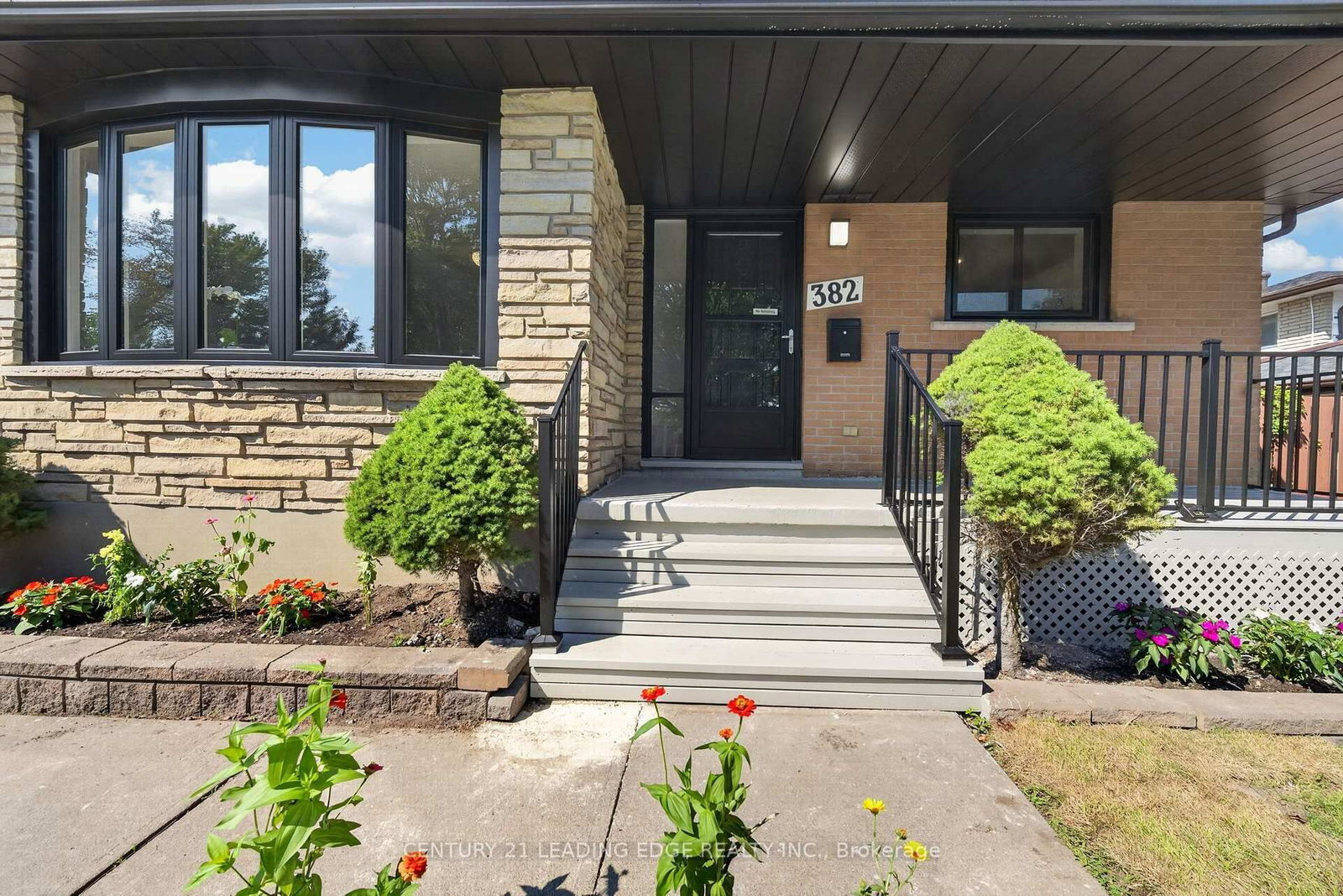 382 Fairlawn Street • Oshawa, ON photo 4