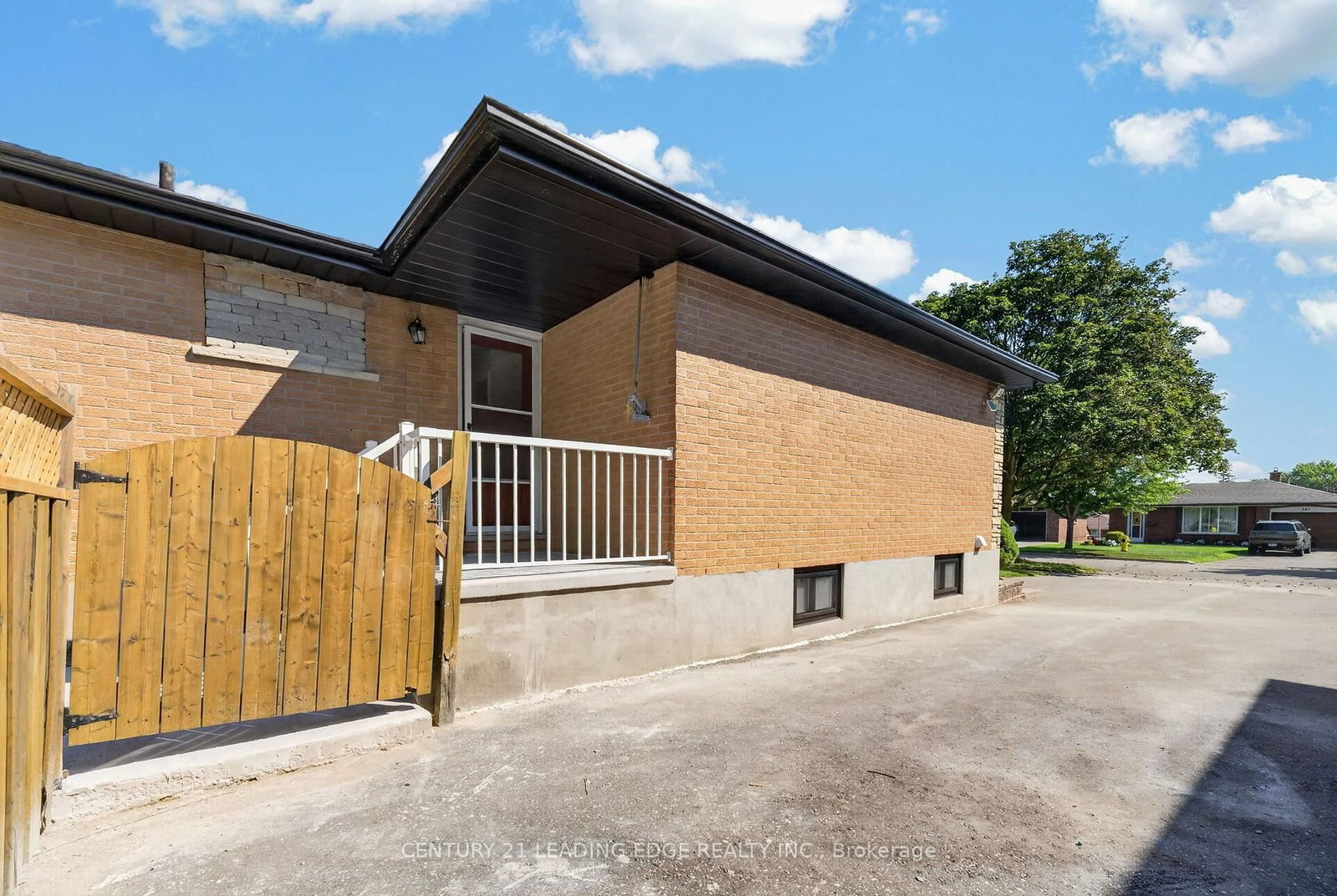 382 Fairlawn Street • Oshawa, ON photo 42