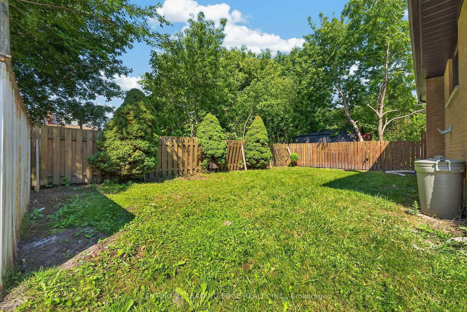 382 Fairlawn Street • Oshawa, ON photo 43