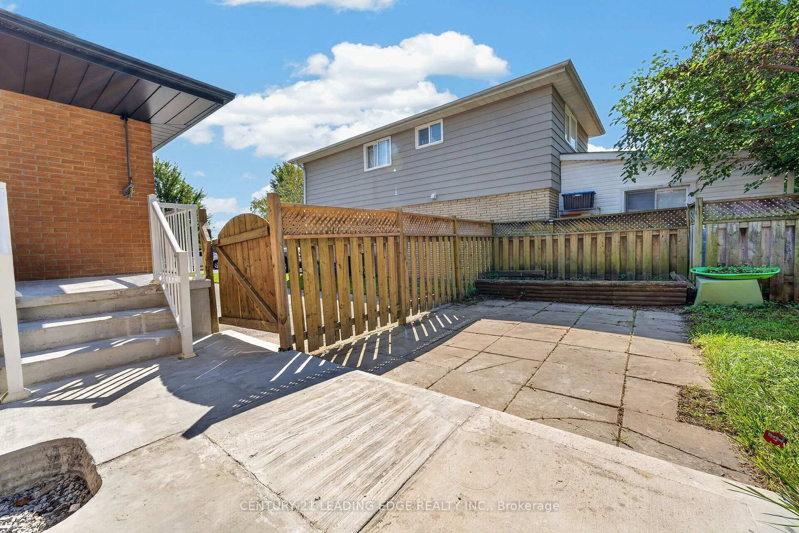 382 Fairlawn Street • Oshawa, ON photo 45