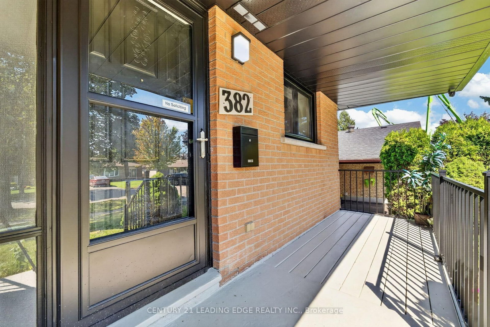 382 Fairlawn Street • Oshawa, ON photo 5
