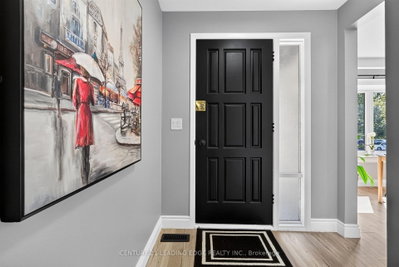 382 Fairlawn Street • Oshawa, ON photo 6