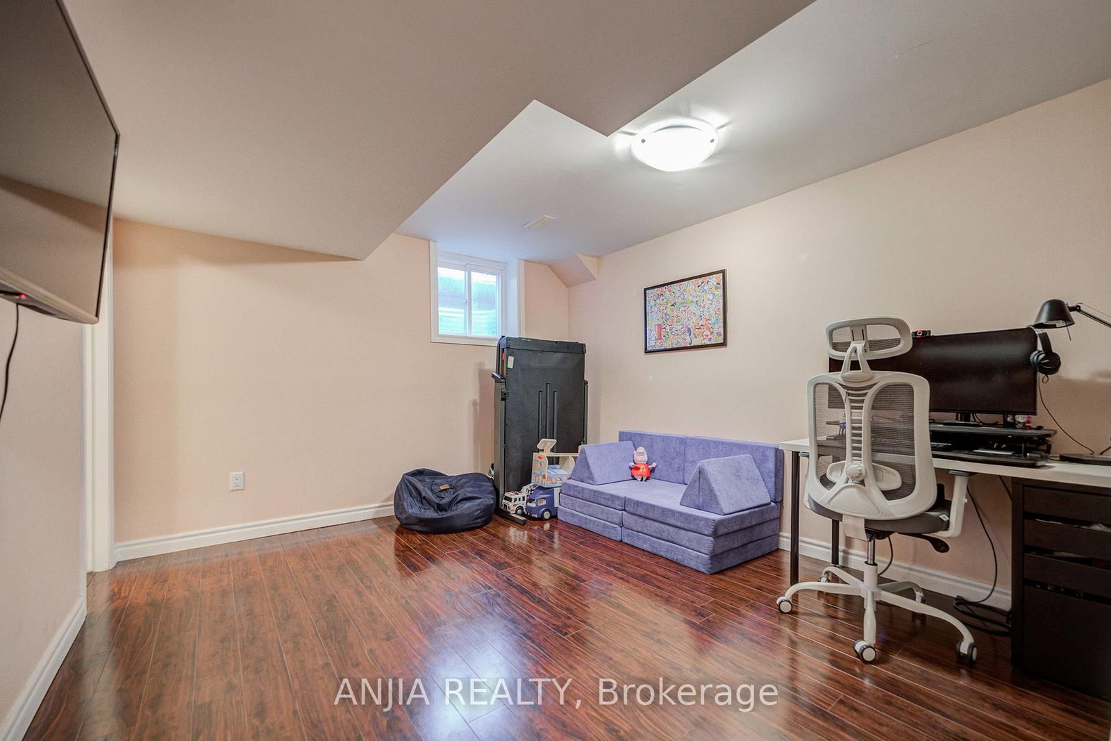 8 Maresfield Drive • Toronto, ON photo 33