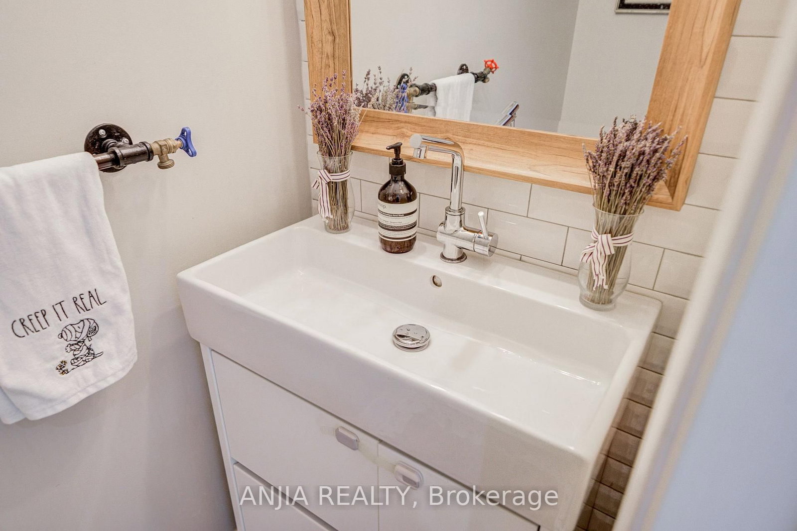 8 Maresfield Drive • Toronto, ON photo 4