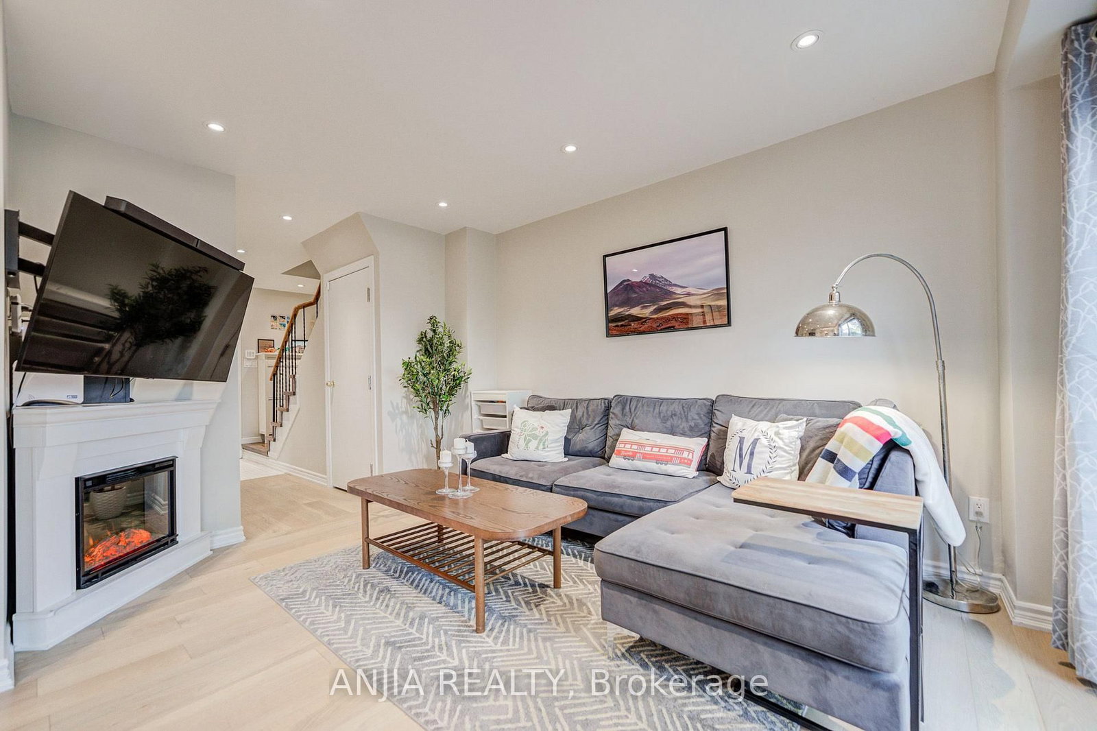 8 Maresfield Drive • Toronto, ON photo 8