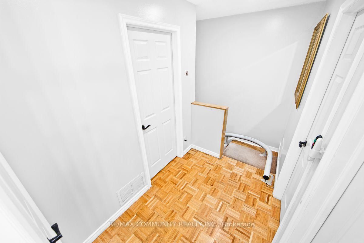30 Stanbridge Court • Toronto, ON photo 12