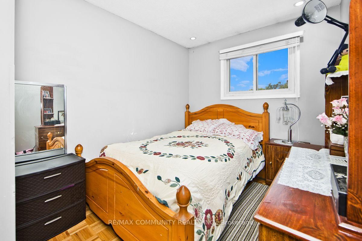 30 Stanbridge Court • Toronto, ON photo 15