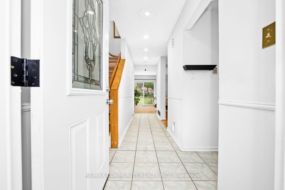 30 Stanbridge Court • Toronto, ON photo 3