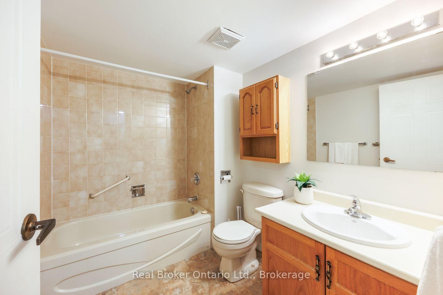144 Queen Street • #504 • Clarington, ON photo 13