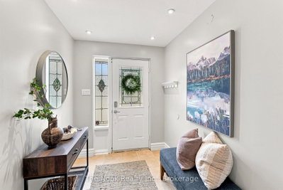 27 The Bridle Path • Clarington, ON photo 4