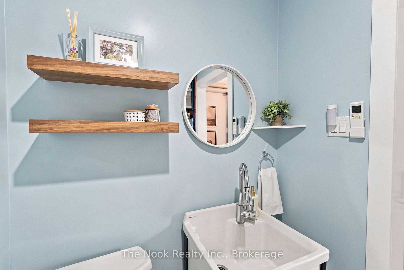27 The Bridle Path • Clarington, ON photo 8